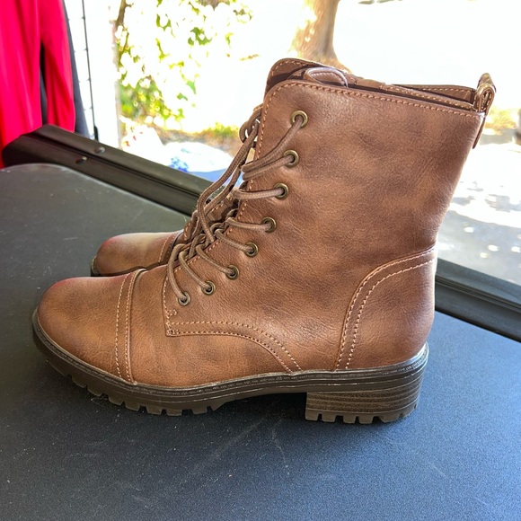 NWOT Target Boots - Size 9 - Picture 3 of 6
